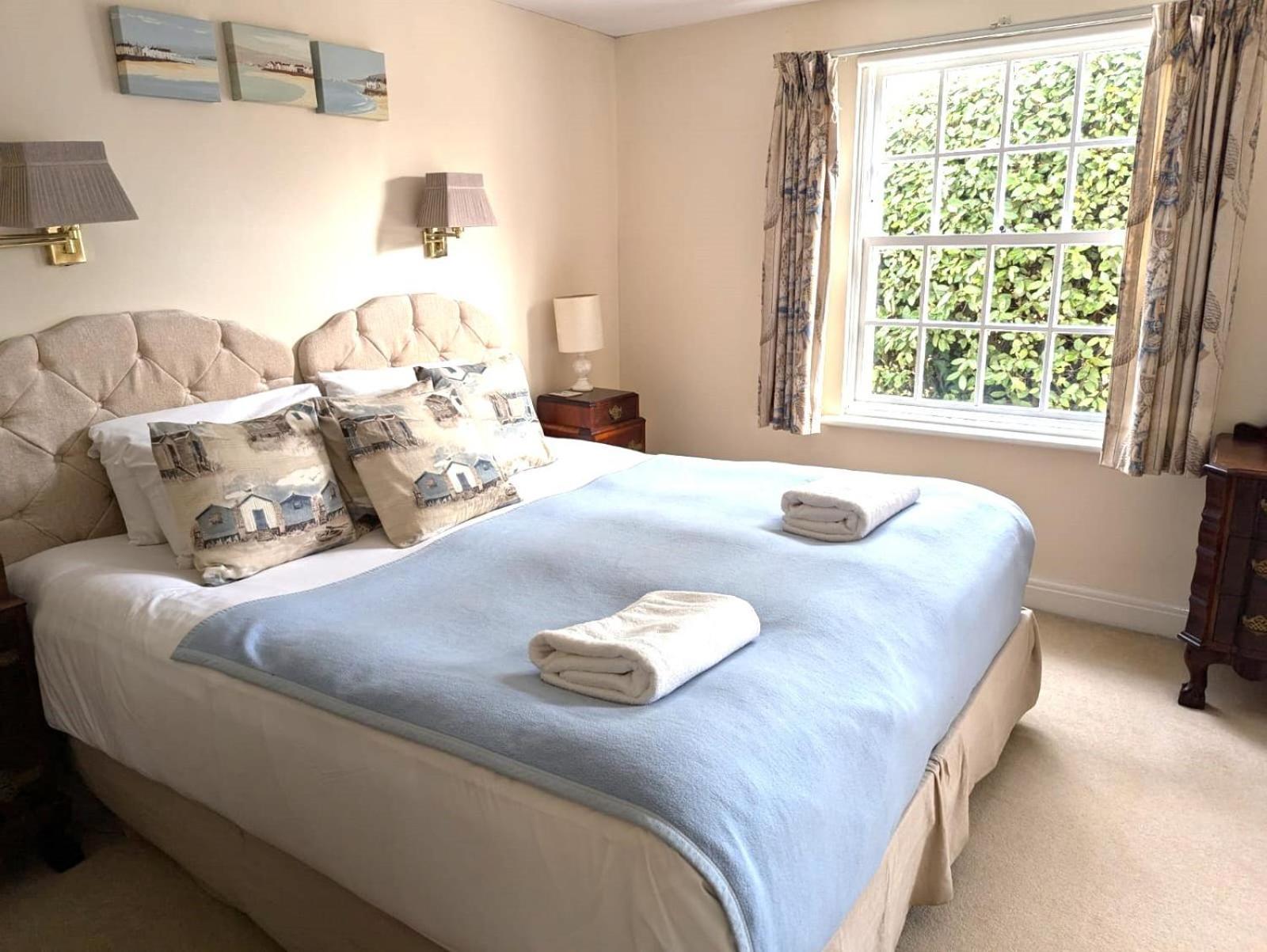Georgian 2 Bedroom Apartment In Chichester With Free Parking - Chichester Holiday Properties מראה חיצוני תמונה