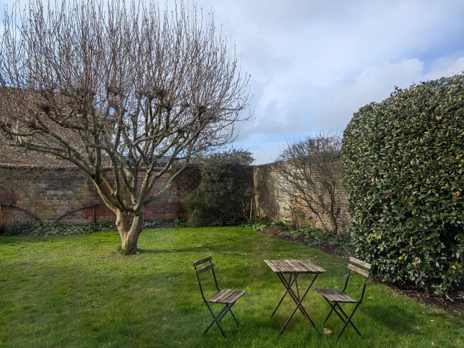 Georgian 2 Bedroom Apartment In Chichester With Free Parking - Chichester Holiday Properties מראה חיצוני תמונה