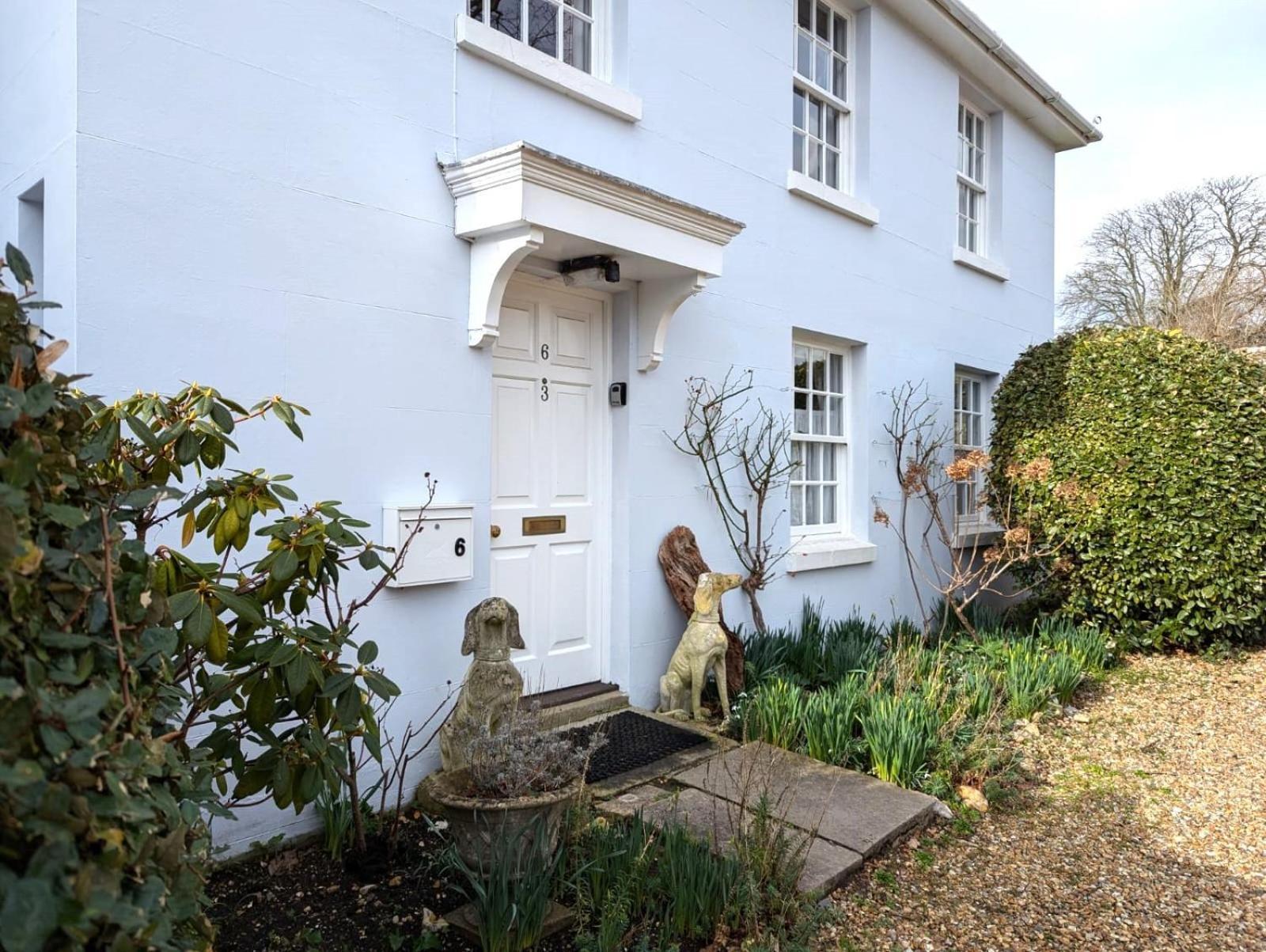 Georgian 2 Bedroom Apartment In Chichester With Free Parking - Chichester Holiday Properties מראה חיצוני תמונה