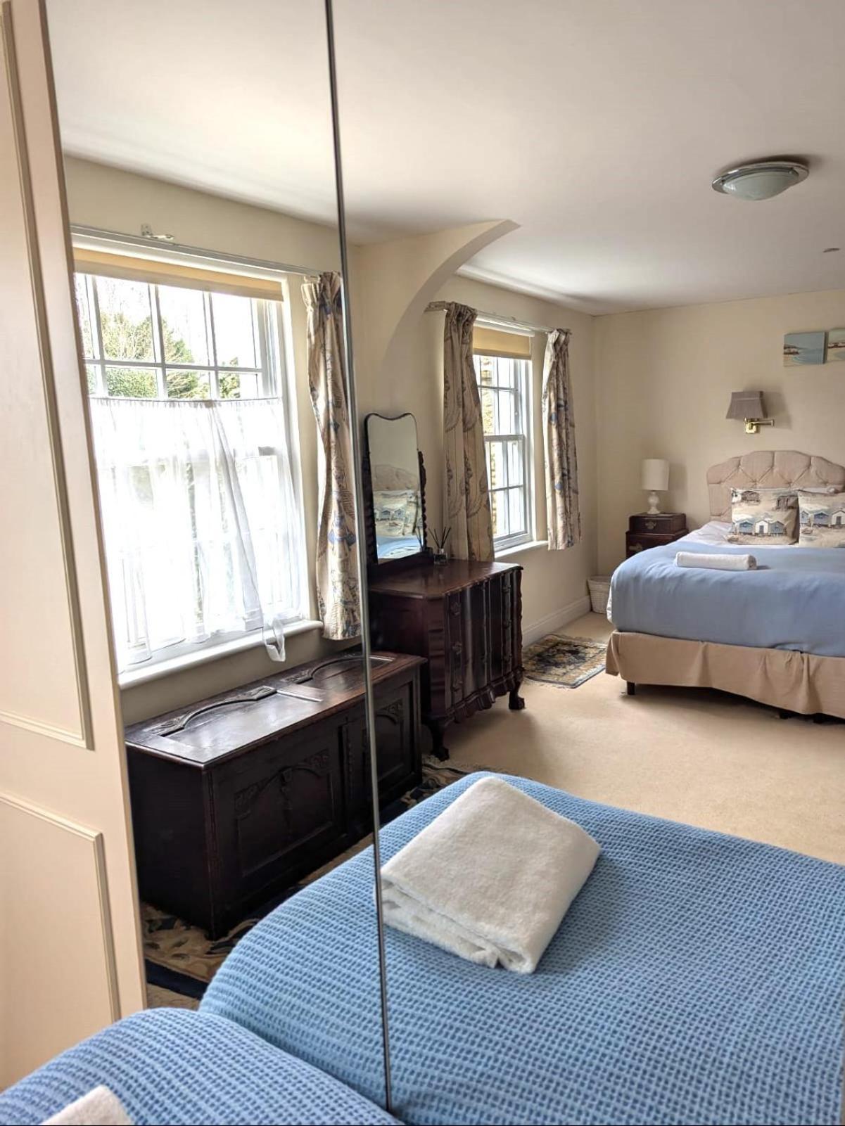 Georgian 2 Bedroom Apartment In Chichester With Free Parking - Chichester Holiday Properties מראה חיצוני תמונה
