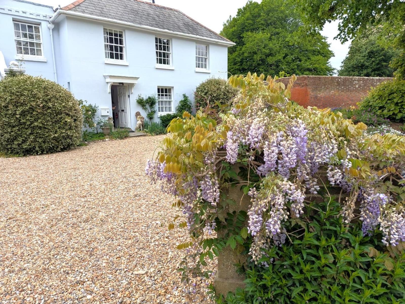 Georgian 2 Bedroom Apartment In Chichester With Free Parking - Chichester Holiday Properties מראה חיצוני תמונה